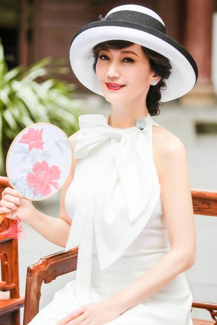 探秘香港60后女明星，岁月沉淀的优雅与风采香港60后女明星颜值排名